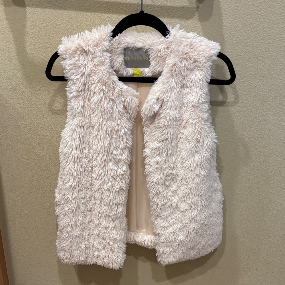 Bernardo Soft Cream fuzzy vest - Picture 2 of 8